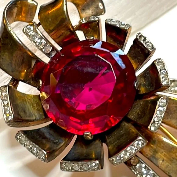 Crown Trifari Alfred Philippe Fur Clip 1940's Gold Vermeil Sterling Silver - Picture 2 of 7